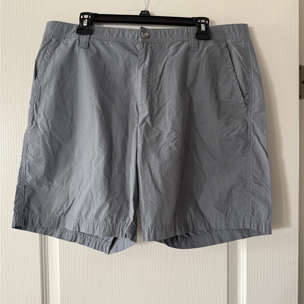 Men's Columbia gray shorts. Size 36‎